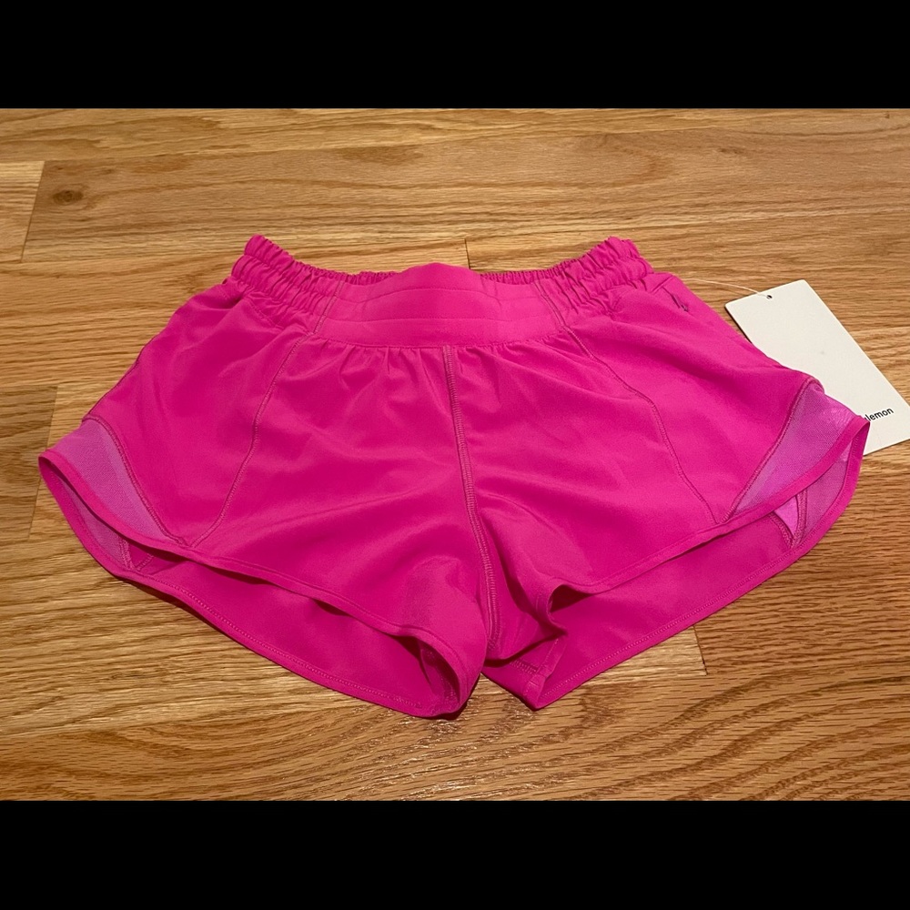NWT Lululemon Pow pink hotty hot shorts, sz 4
